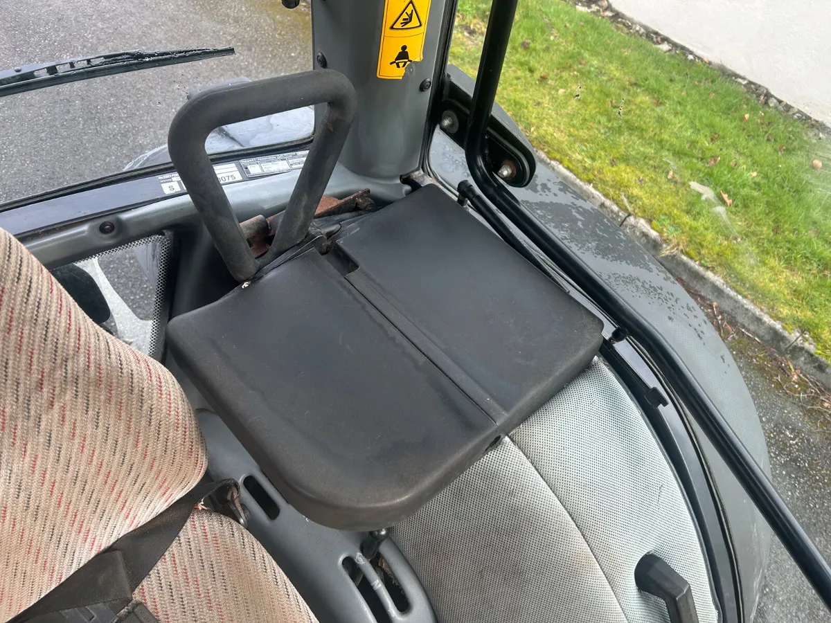 2006 Massey Ferguson 65HP Tractor - Image 2