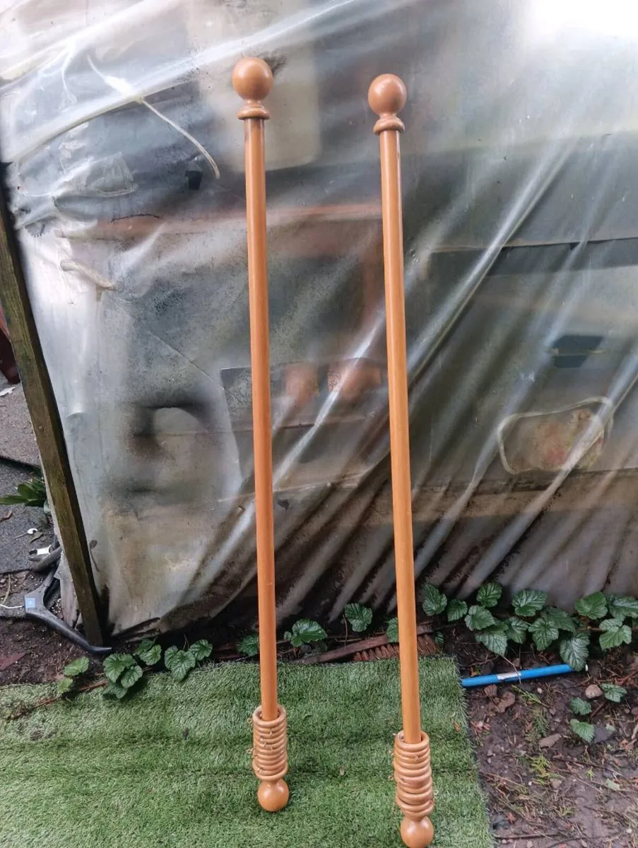 Beautiful new pine curtain poles 15 both 5 ft long - Image 2