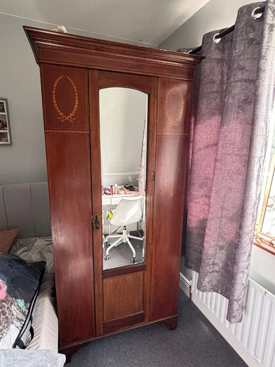 Antique furniture - Image 1