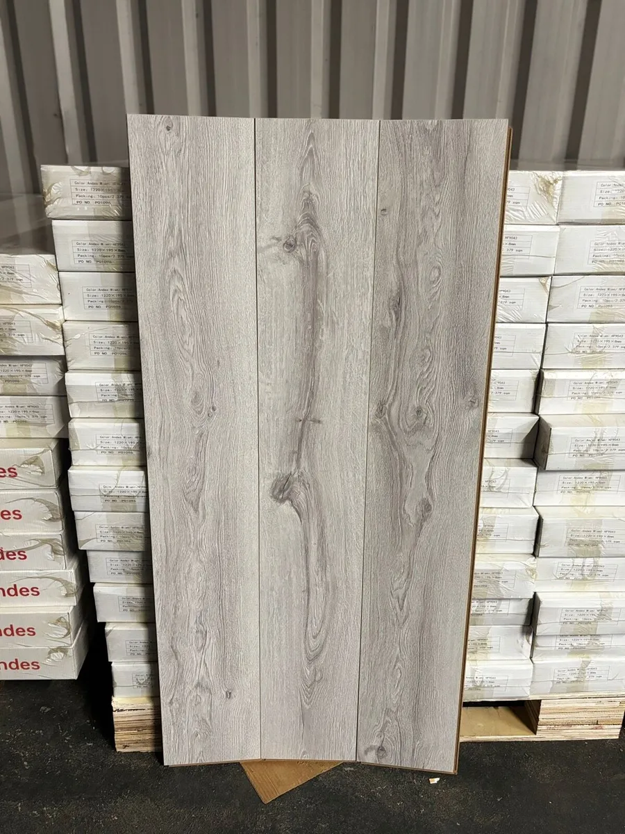 8mm laminated flooring - Image 2