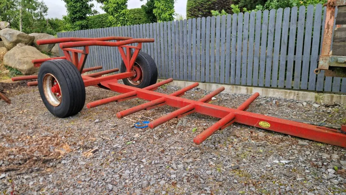 8 bale trailer - Image 1