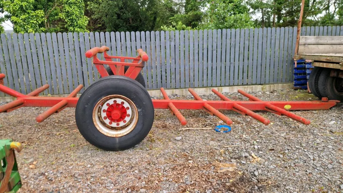 8 bale trailer - Image 2
