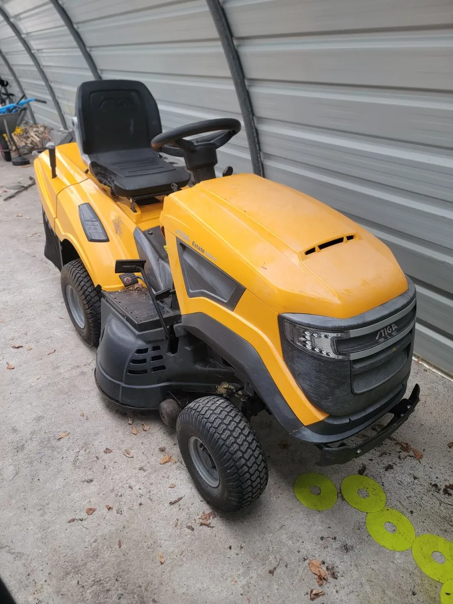 Ride on lawnmower - Image 1