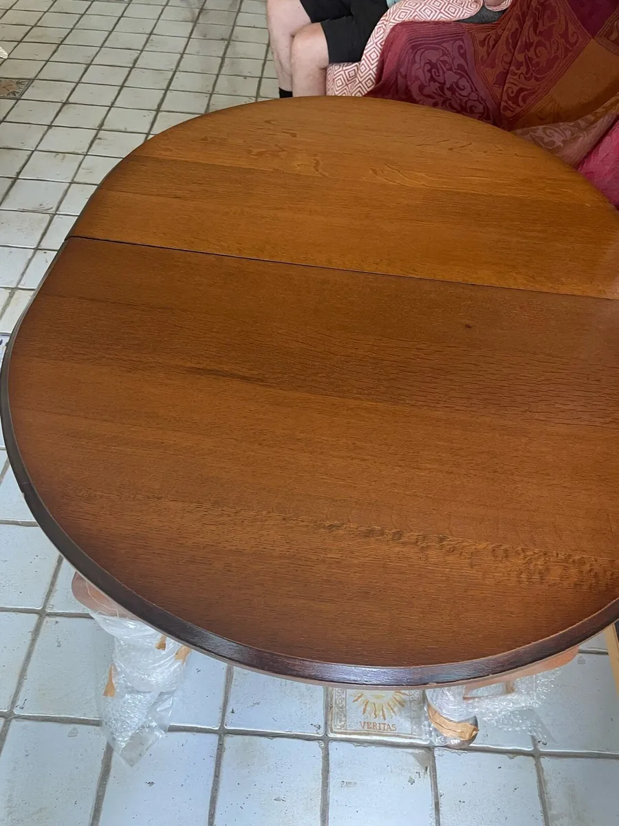 Queen Anne table and six chairs - Image 2