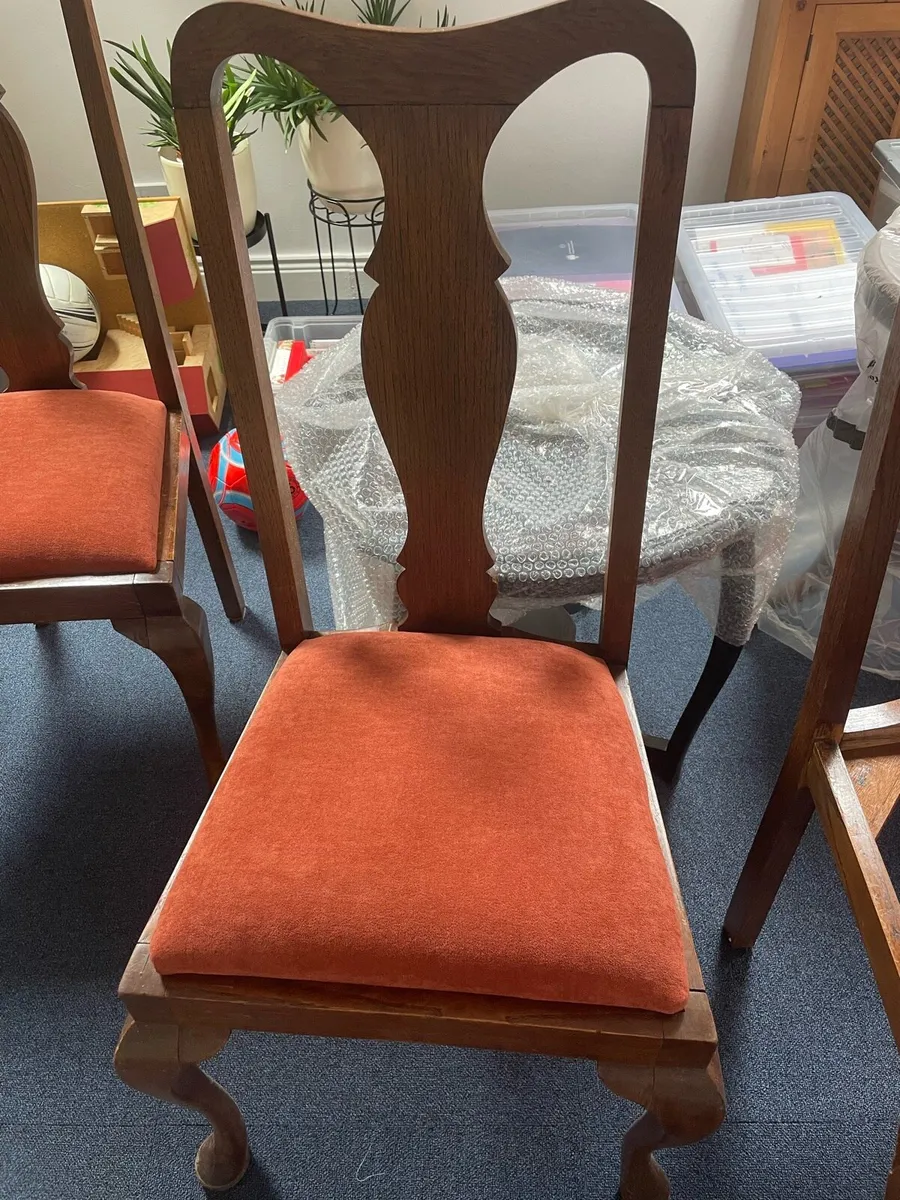 Queen Anne table and six chairs - Image 3