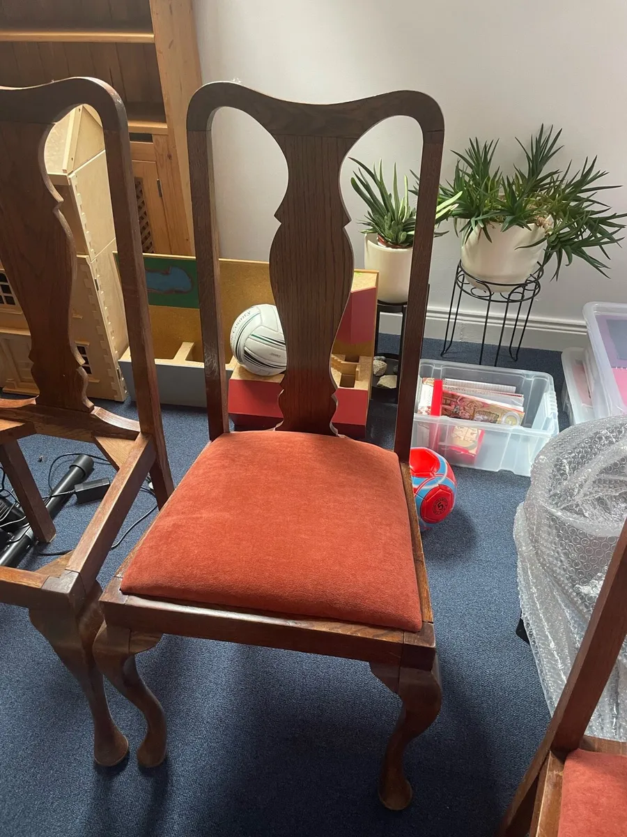 Queen Anne table and six chairs - Image 4