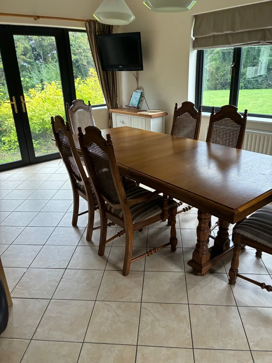 Dining table & dining Chairs - Image 3