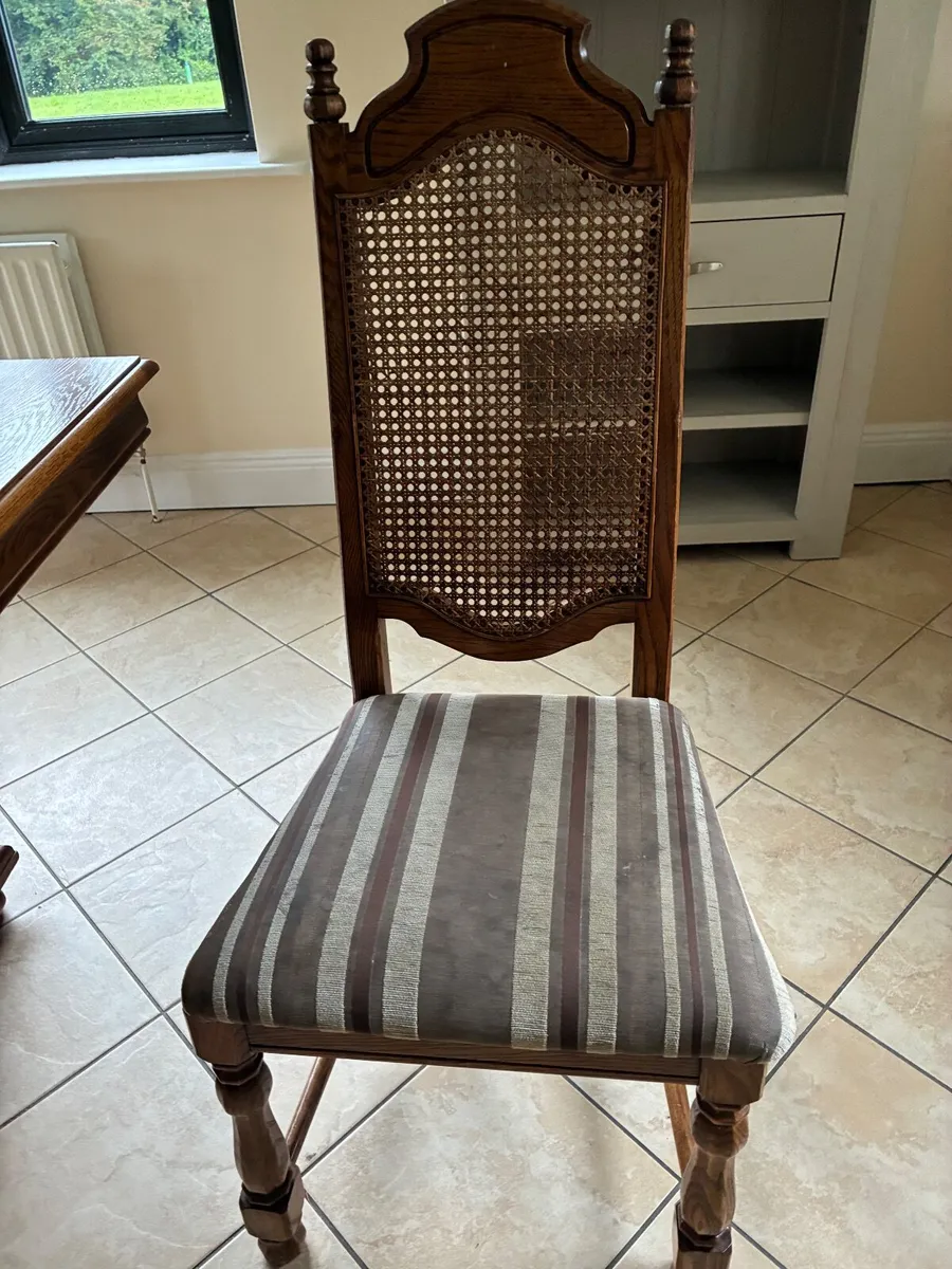 Dining table & dining Chairs - Image 4