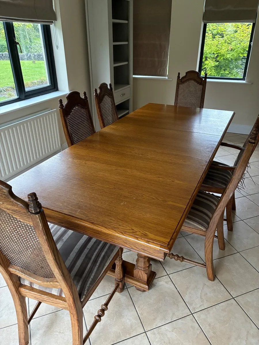 Dining table & dining Chairs - Image 1