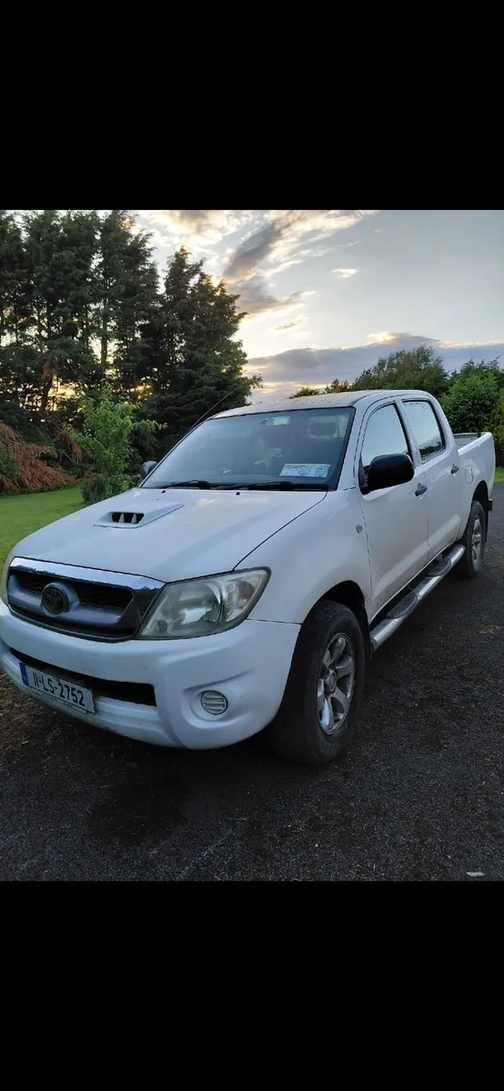 Toyota Hilux 2011 - Image 1