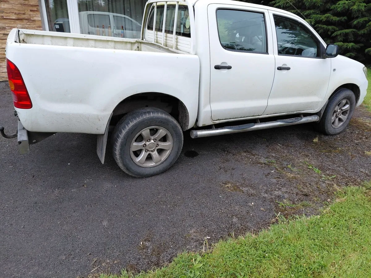 Toyota Hilux 2011 - Image 3