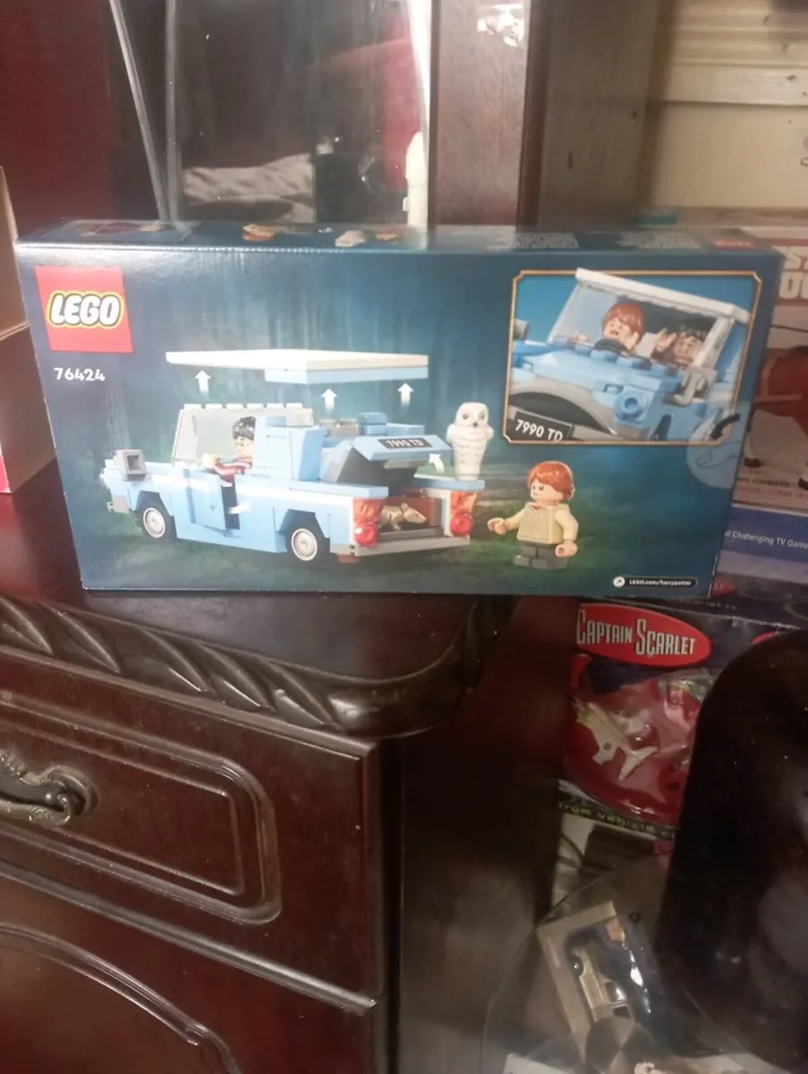 LEGO HARRY POTTER FLYING FORD ANGLIA SET - Image 2