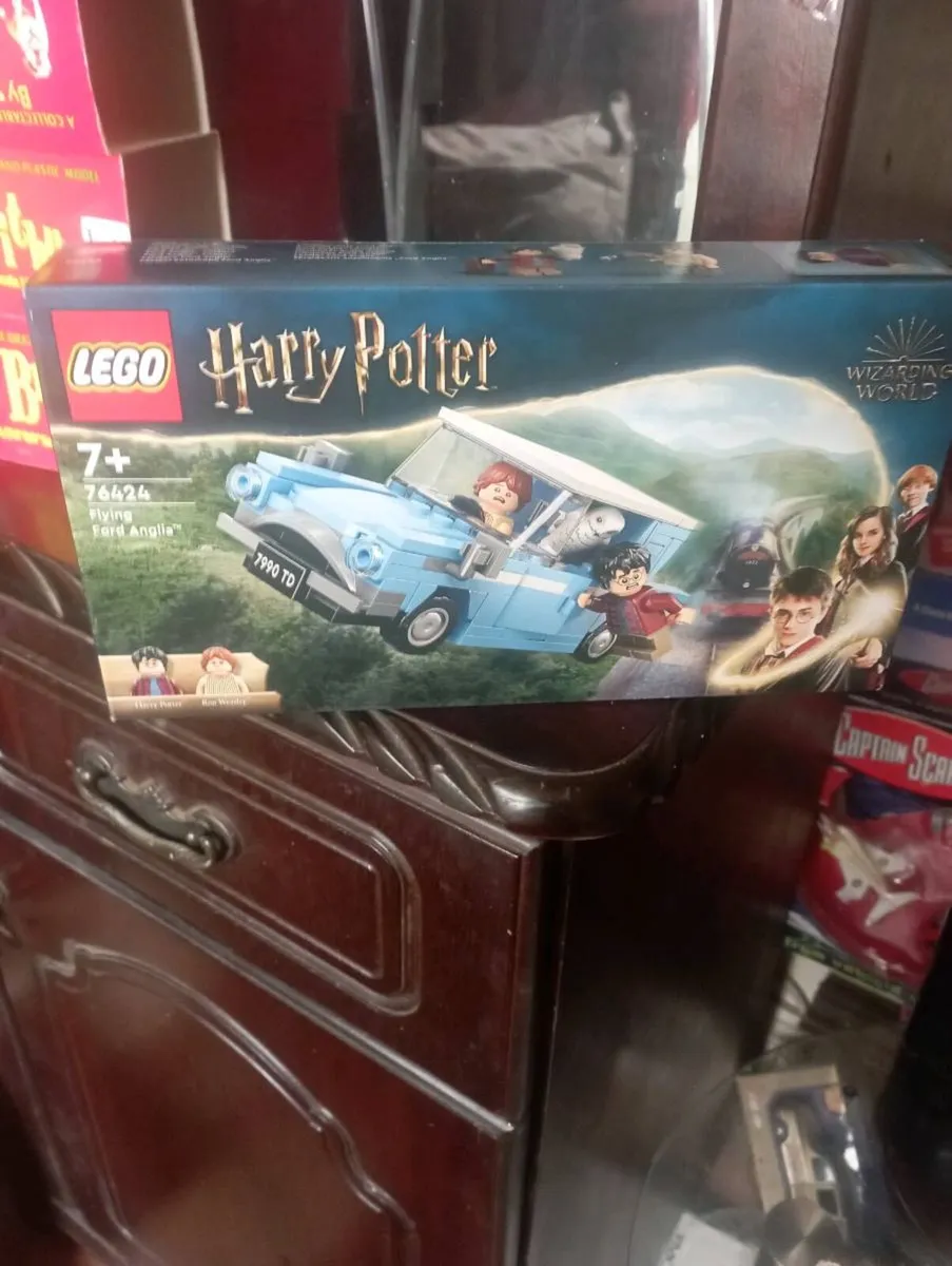 LEGO HARRY POTTER FLYING FORD ANGLIA SET - Image 1