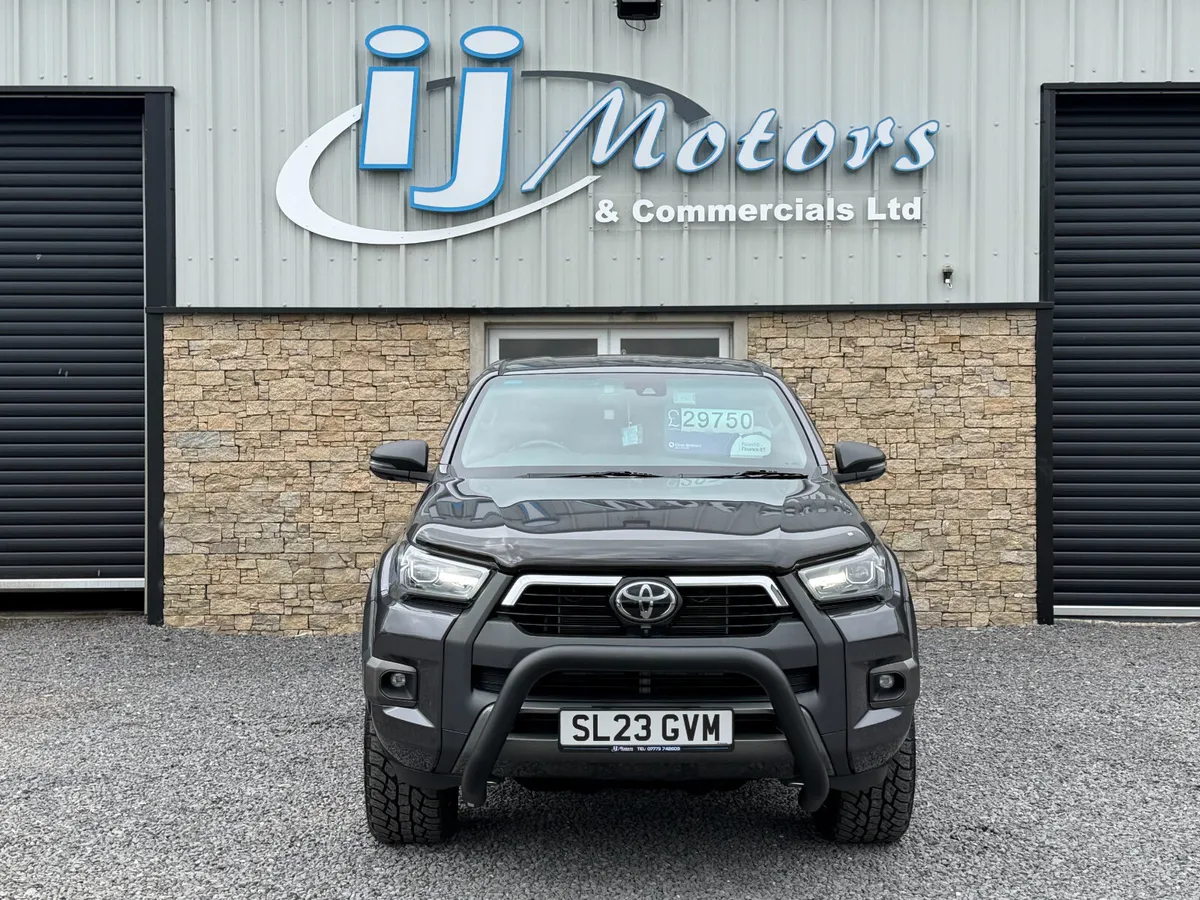 23" TOYOTA HILUX 2.8 D-4D INVINCIBLE X 4WD - Image 2