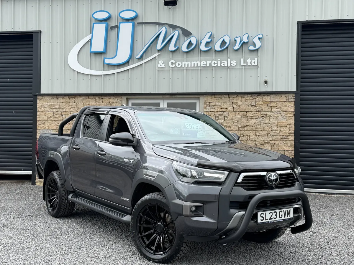 23" TOYOTA HILUX 2.8 D-4D INVINCIBLE X 4WD - Image 1