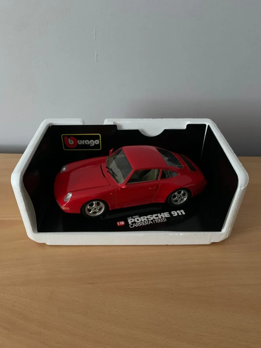 Porsche 911 Carrera (1993) 1/18 Burago Model Car - Image 4