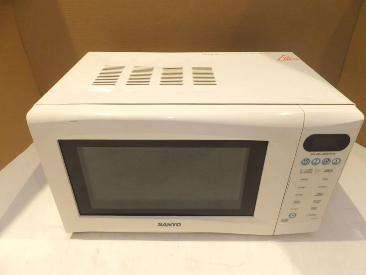 Sanyo Microwave. - Image 1