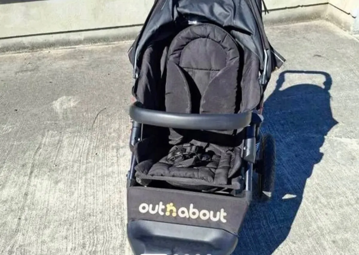 Out n about single buggy - Image 3