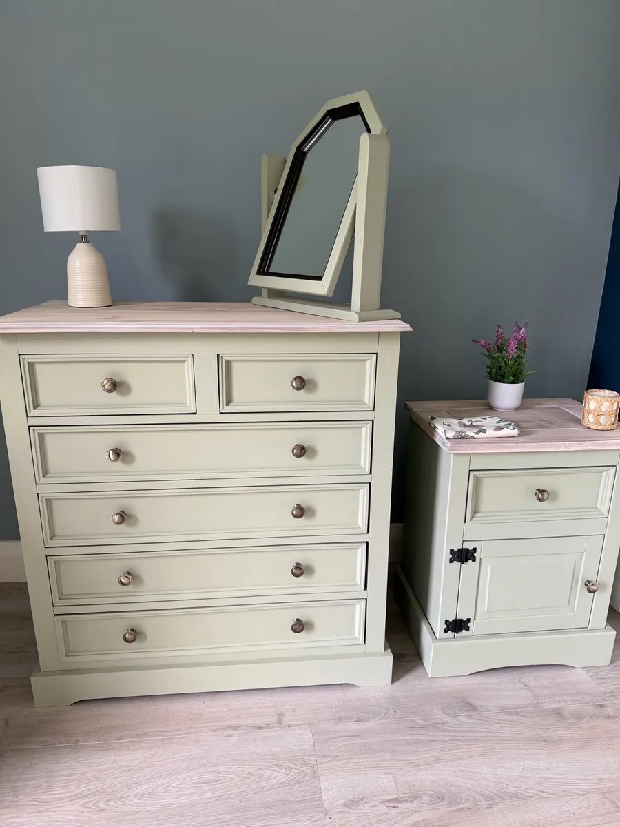 Stunning upstyled sage green bedroom set - Image 2