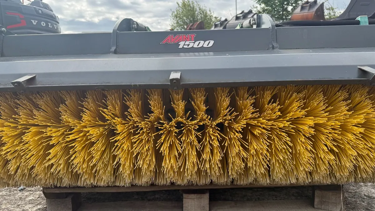 Avant Bucket broom 1500 mm - Unused - Image 3