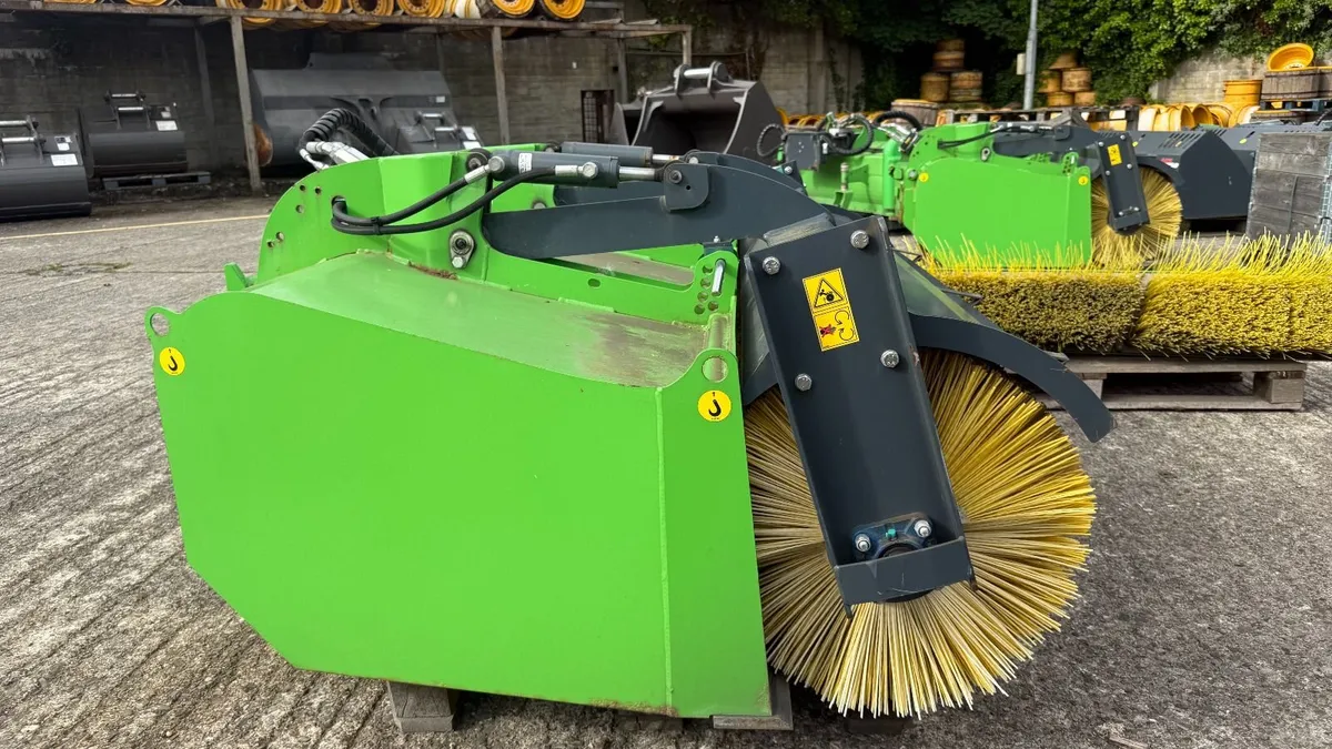Avant Bucket broom 1500 mm - Unused - Image 4
