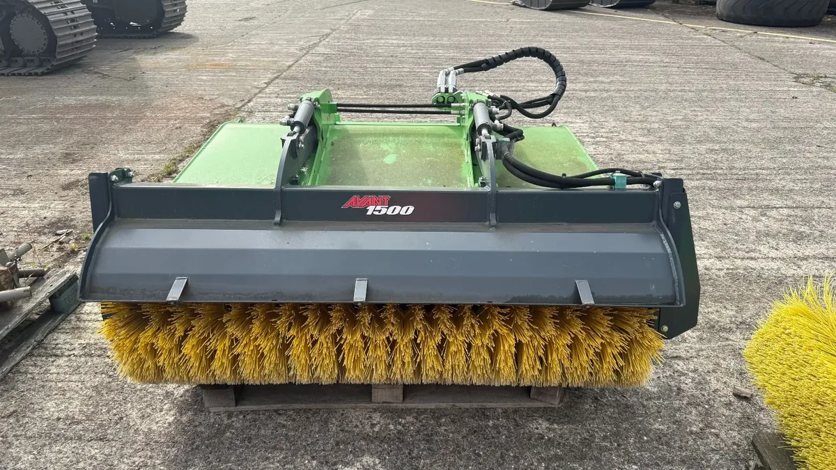 Avant Bucket broom 1500 mm - Unused - Image 1