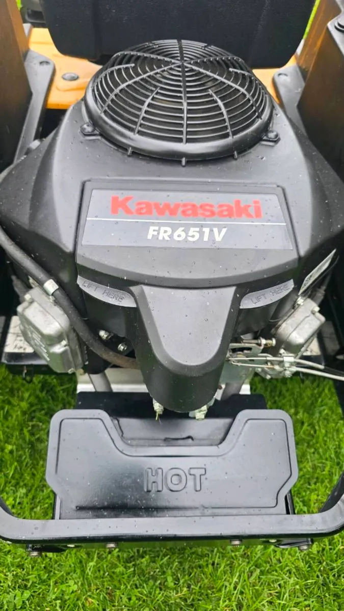ZERO TURN KAWASAKI CUB CADET - Image 4