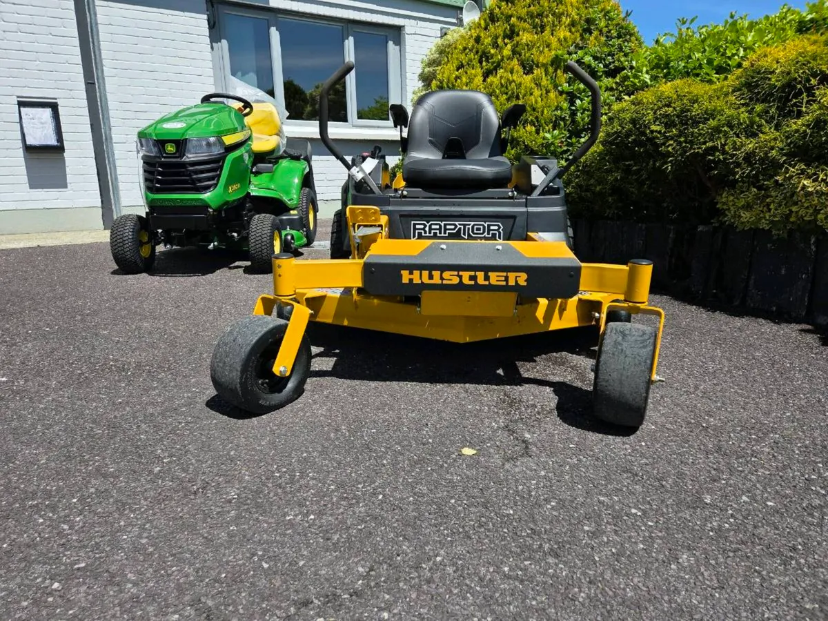 Hustler Raptor X zero-turn mower 54in deck - Image 2