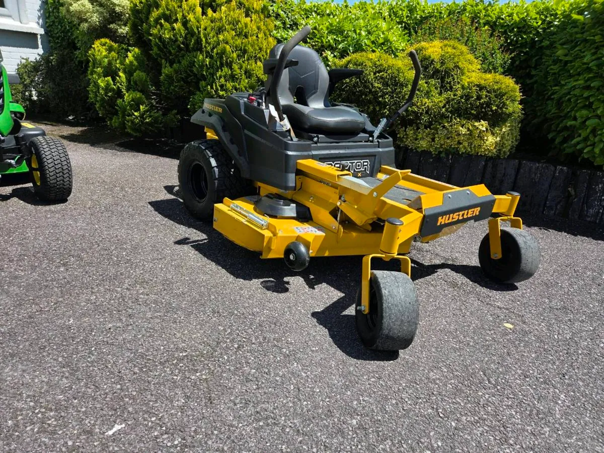 Hustler Raptor X zero-turn mower 54in deck - Image 3