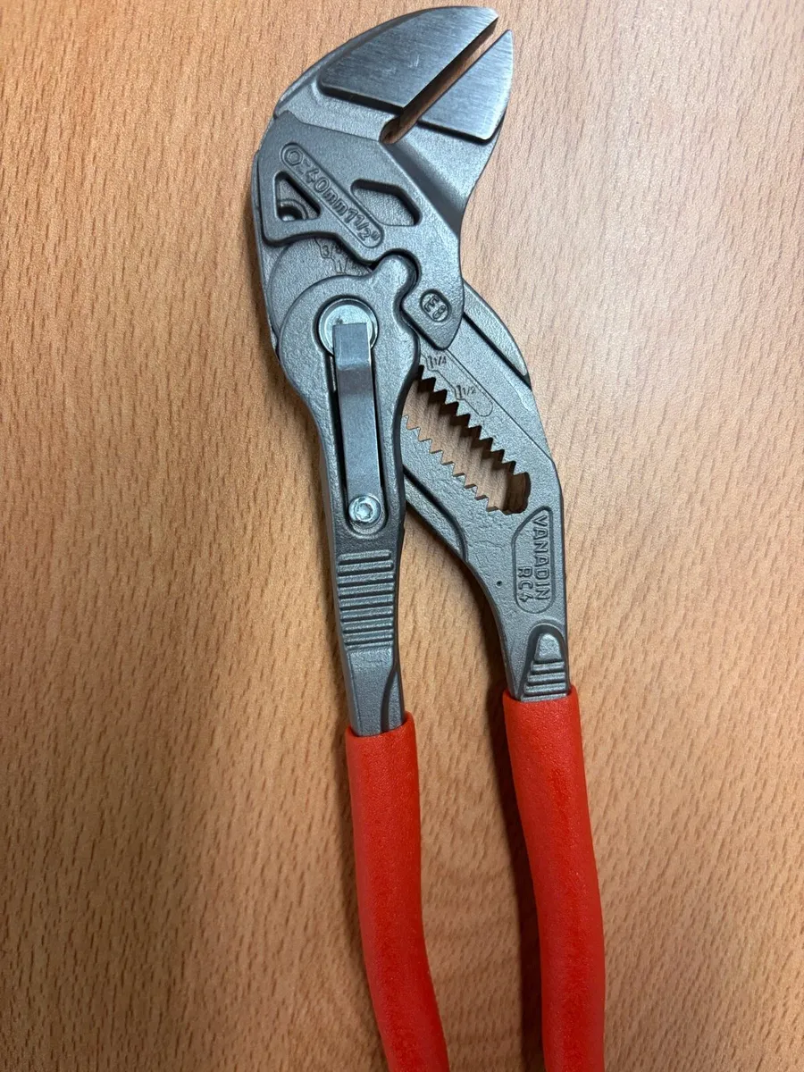 Brand New Knipex flat teeth pipe grips - Image 4