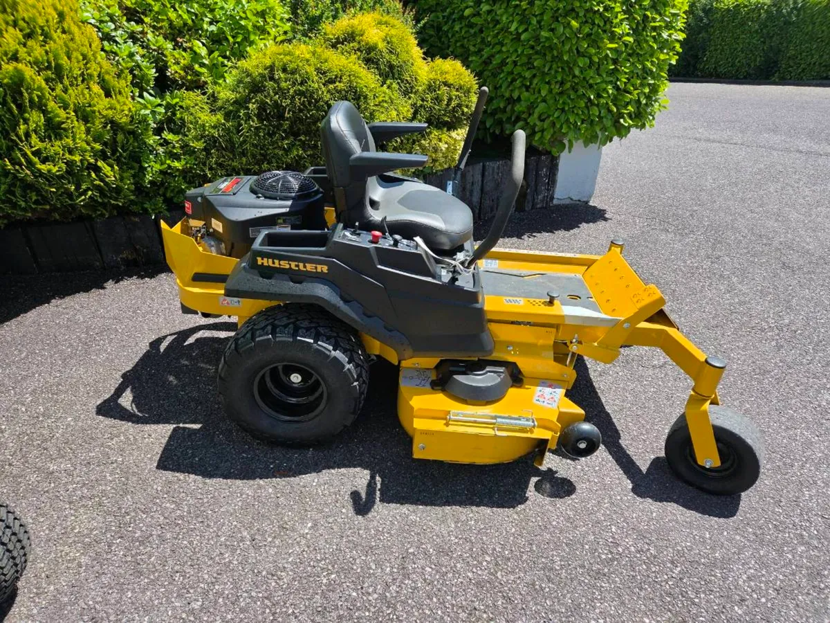 Hustler Raptor X zero-turn mower 54in deck - Image 4