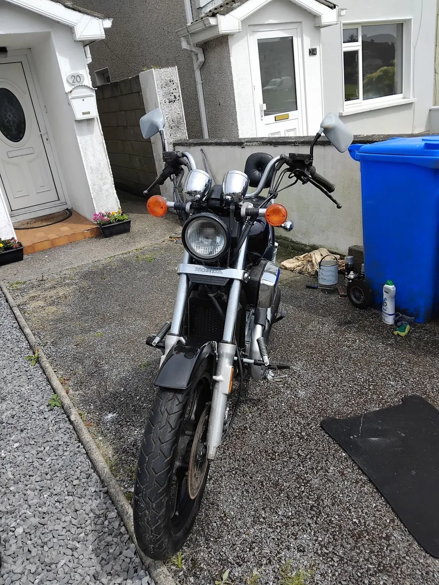 Honda Shadow VT 700 C 1986 - Image 1