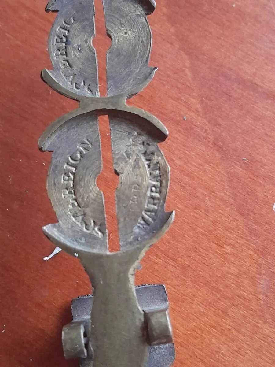 19ct brass sovereign scales - Image 2