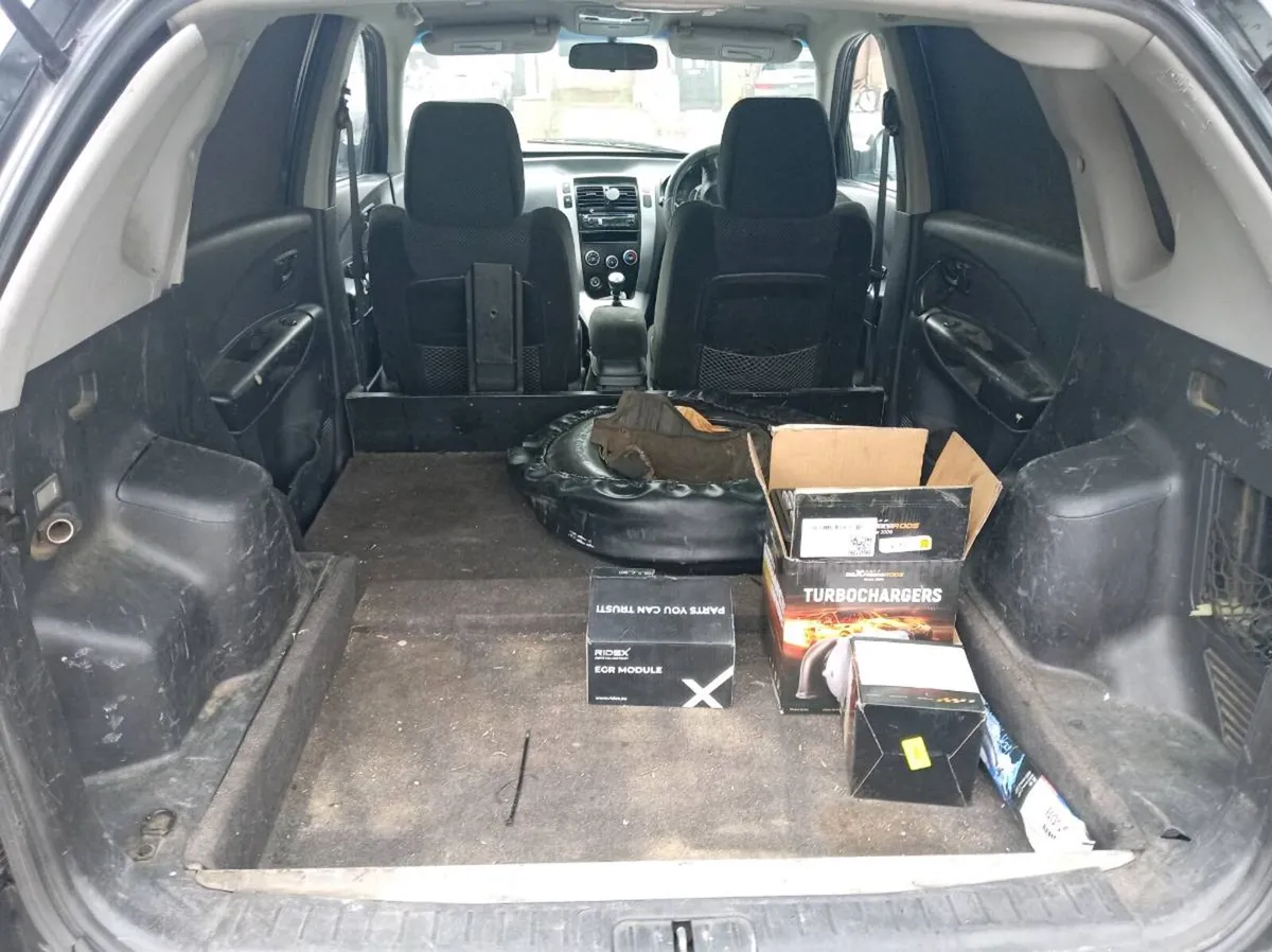 2010 Hyundai Tuscan 2010 commercial engine makingn - Image 4
