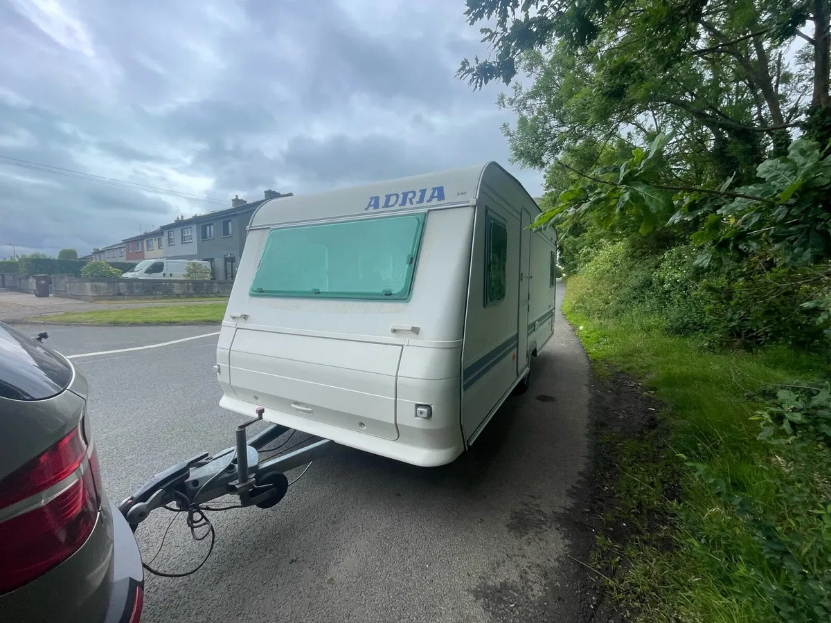 4 berth fixed bed caravan - Image 2