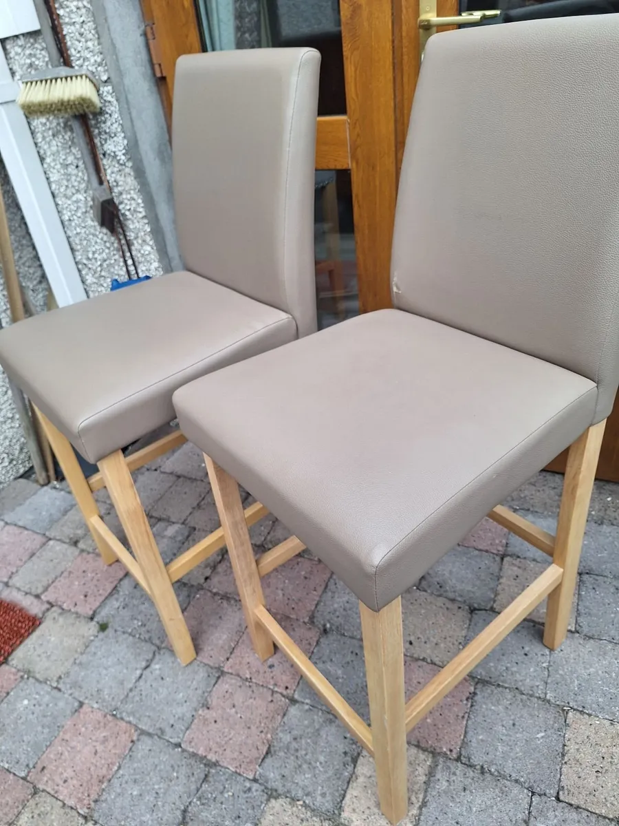 Breakfast bar stools - Image 3