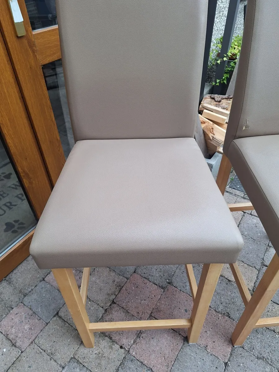 Breakfast bar stools - Image 1