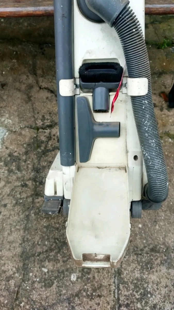 Vintage Panasonic upright vacuum cleaner - Image 4