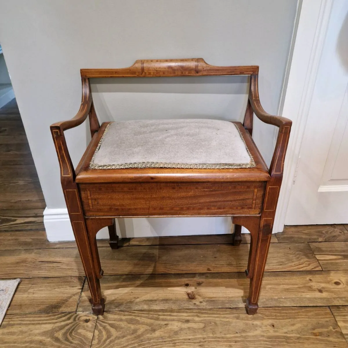 Piano chair - Image 1