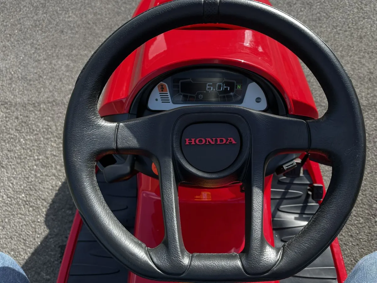 Honda HF 2417 (As New-May 2026) ride on lawnmower - Image 4