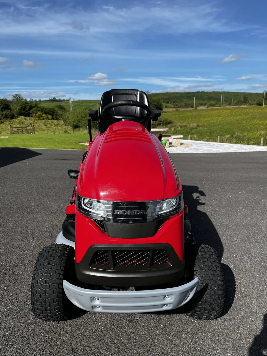 Honda HF 2417 (As New-May 2026) ride on lawnmower - Image 2