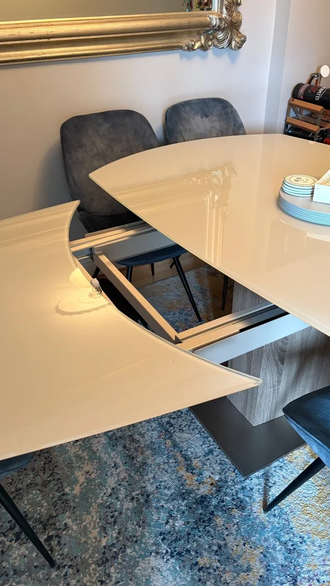 Dining - Image 3