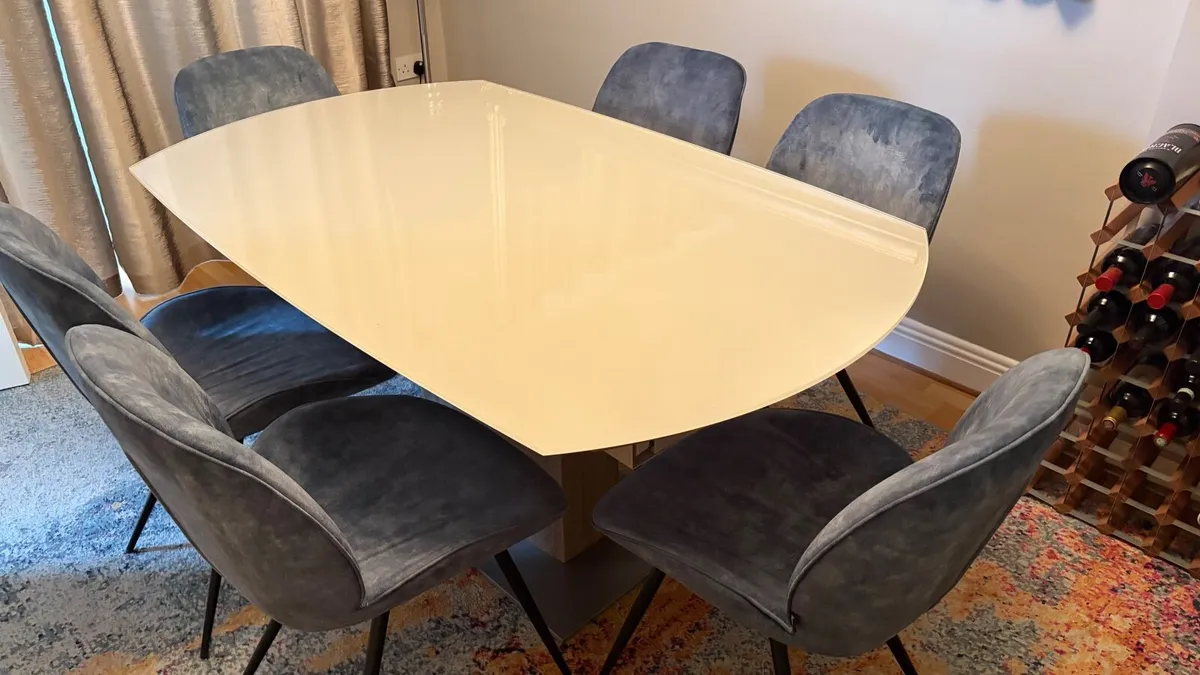 Dining - Image 4