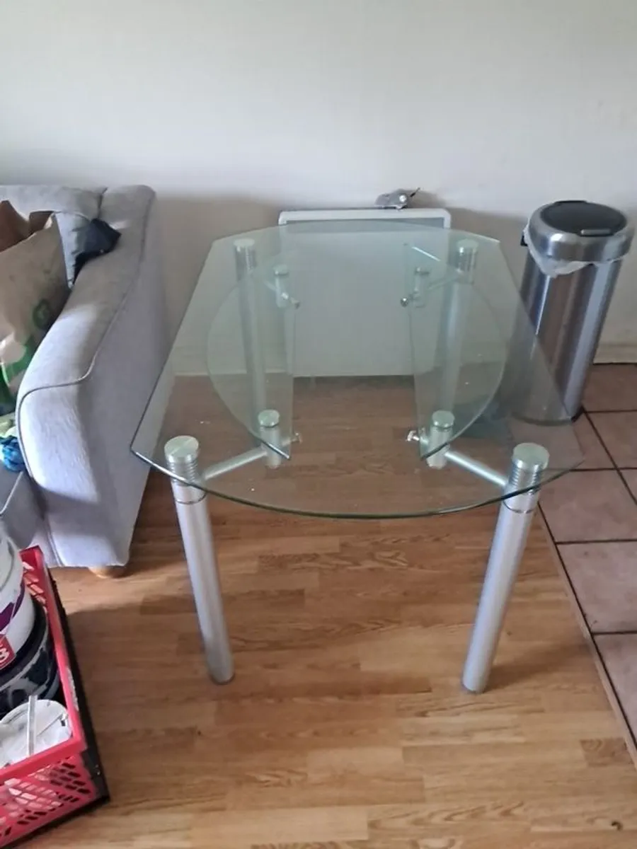 Extending glass table - Image 1