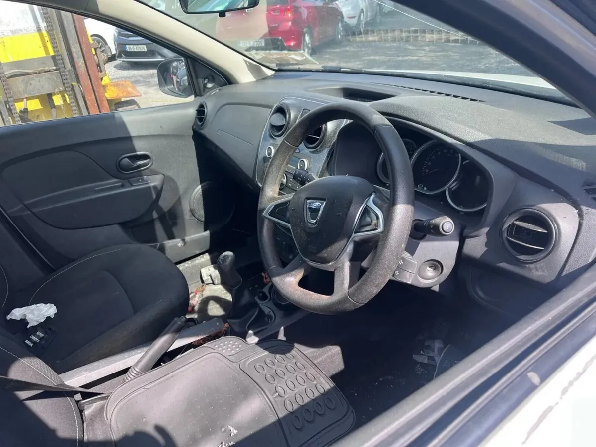 2017 Dacia Logan 1.5 Diesel Driving - Image 4