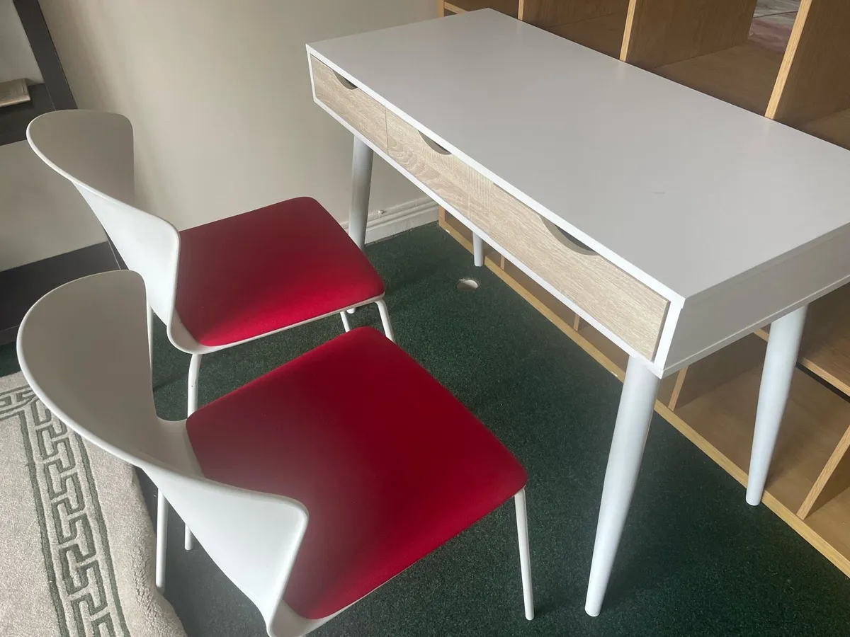Table/desk 2 chairs - Image 2