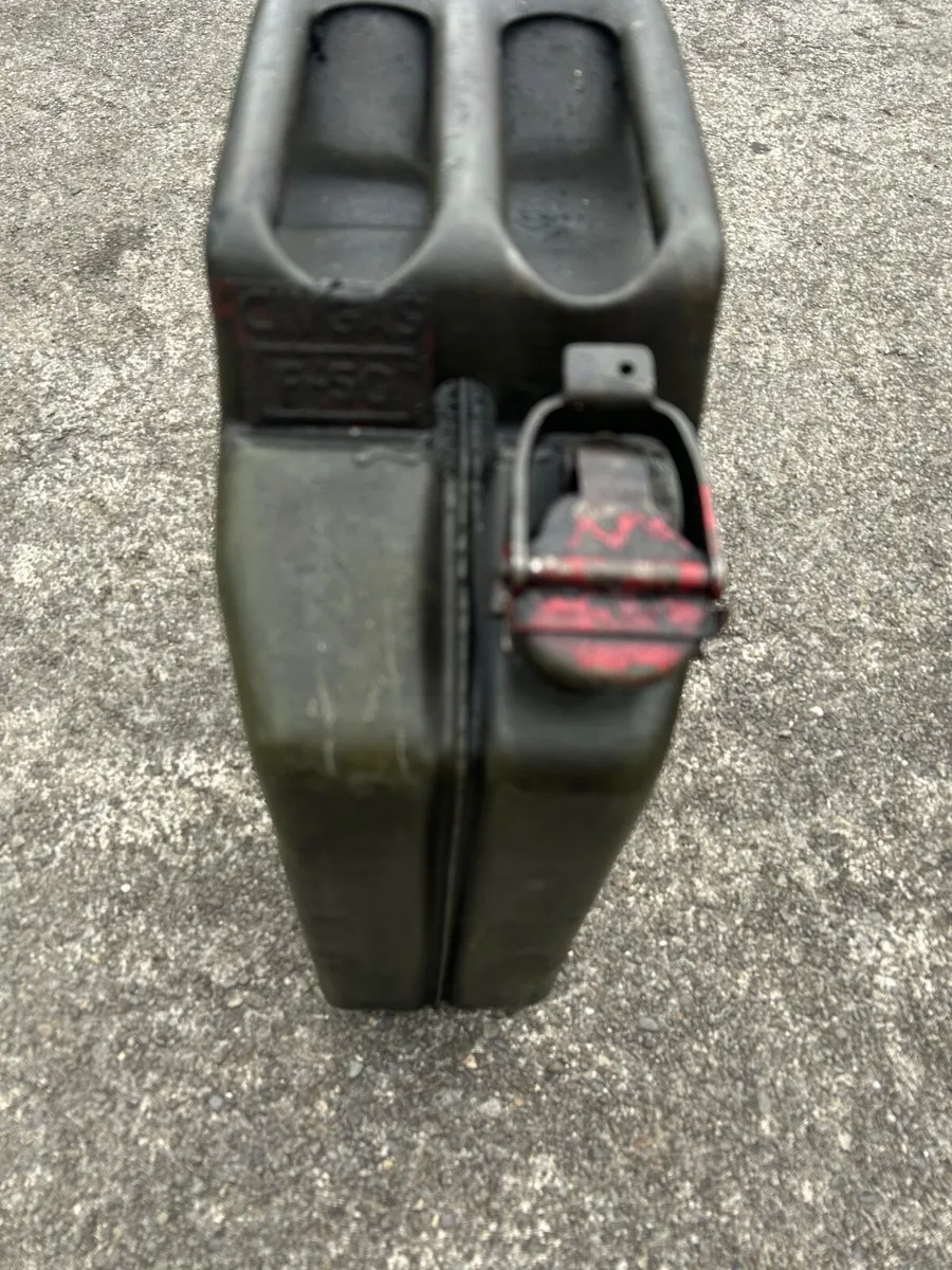 Old Army heavy duty Jerry Fuel cans - Image 4