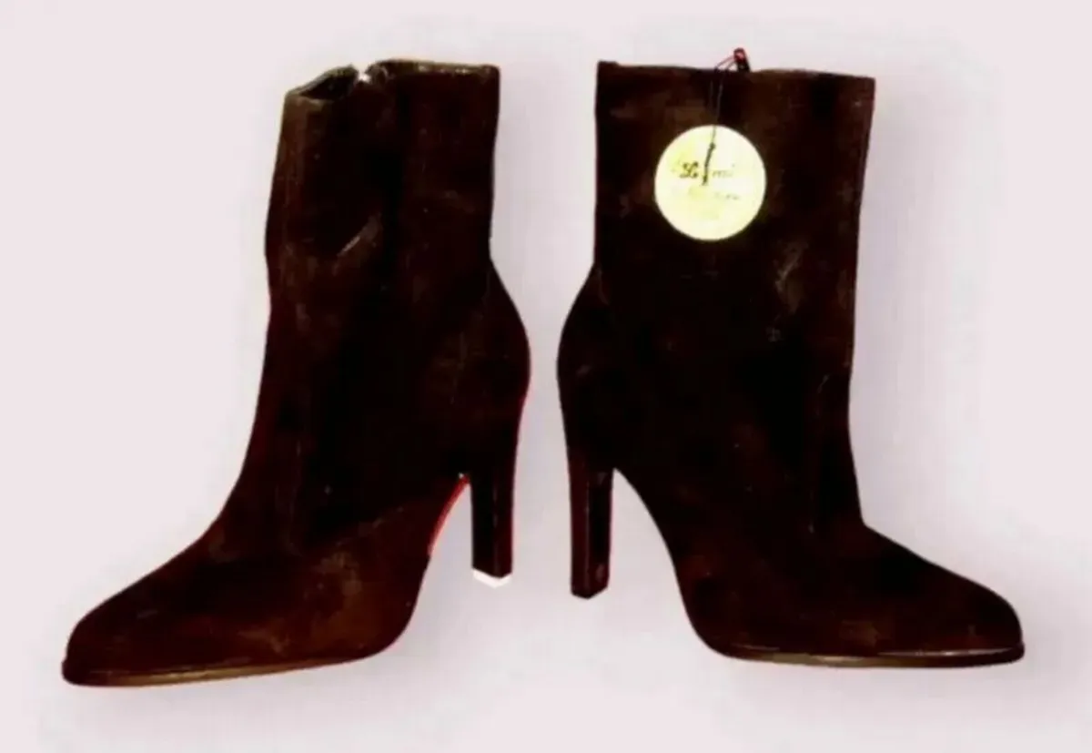 BNWT 'Harrods In Store' Boots - Image 4