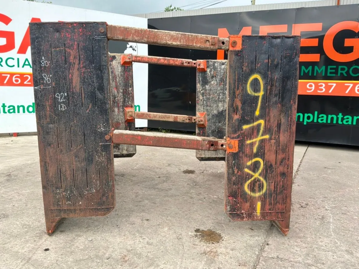 Manhole shoring support / trench box assembly..... - Image 3