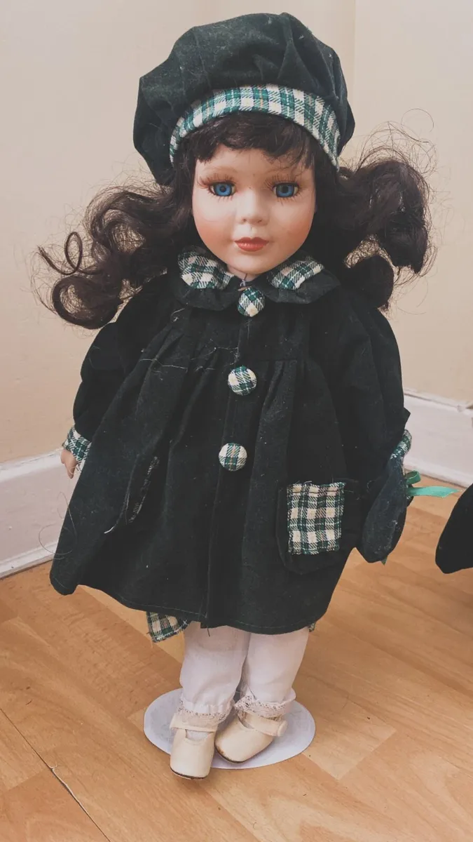 Selection of porcelain dolls - Image 1